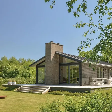 Three-bedroom In Semesterbostad *