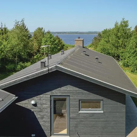 Three-bedroom In Feriehus *