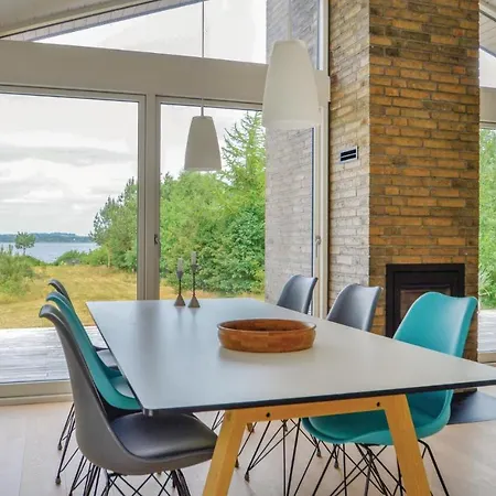 Three-bedroom In Feriehus