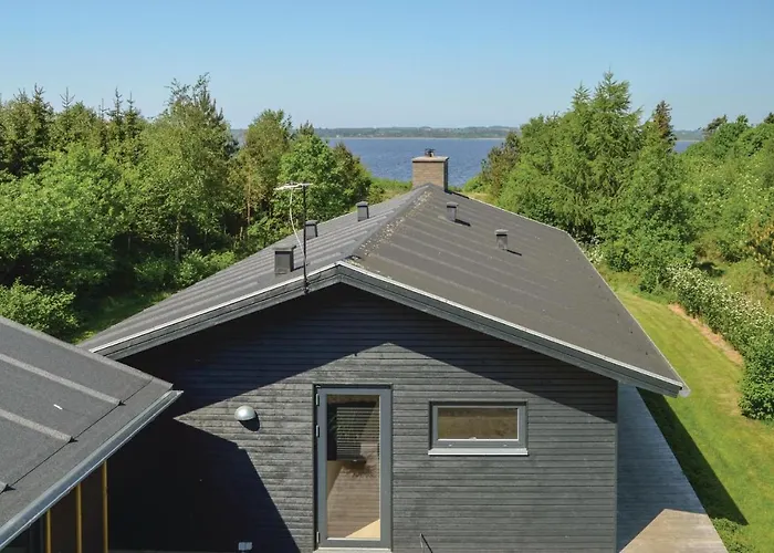 Three-bedroom In Holiday home *