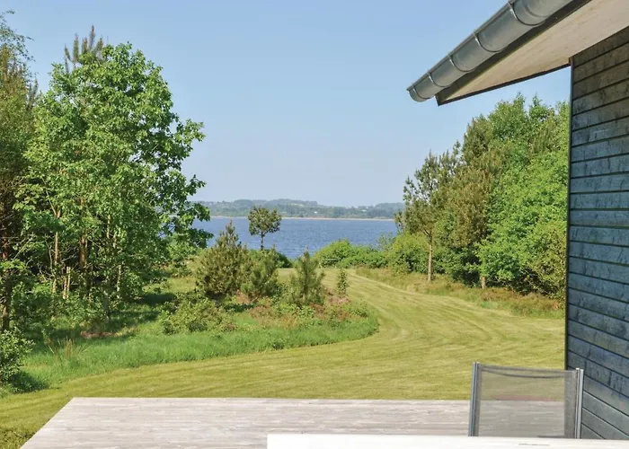 Three-bedroom In Holiday home