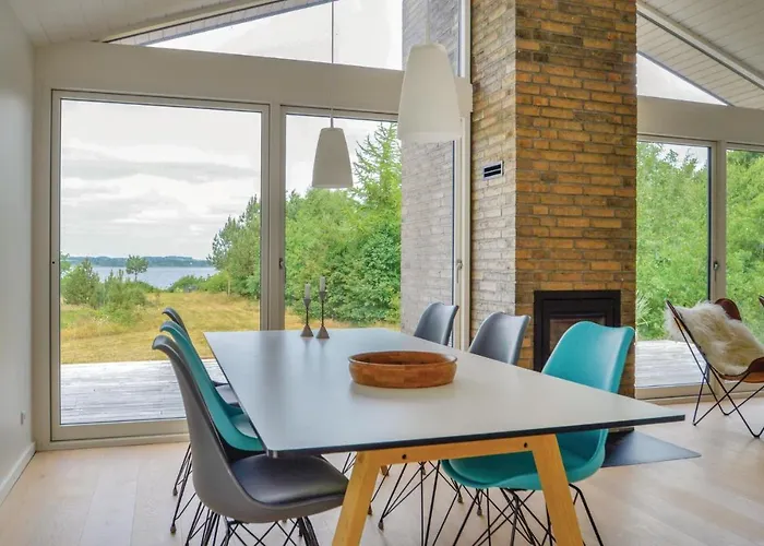 Three-bedroom In Feriehus