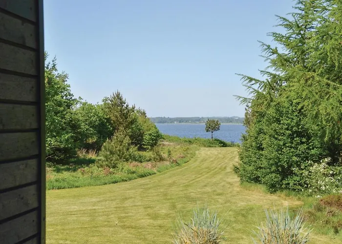 Three-bedroom In Feriehus *